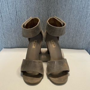 Paul green soft, metallic leather wedge with ankle adjustable strap size 4 1/2